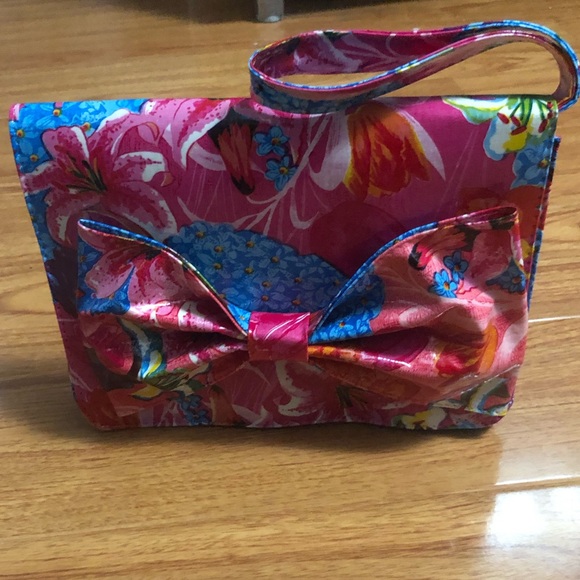 Mary Jane Bags Oilcloth Bag Clutch 3D Bow Detail Floral Fuchsia Wristlet - Picture 2 of 14